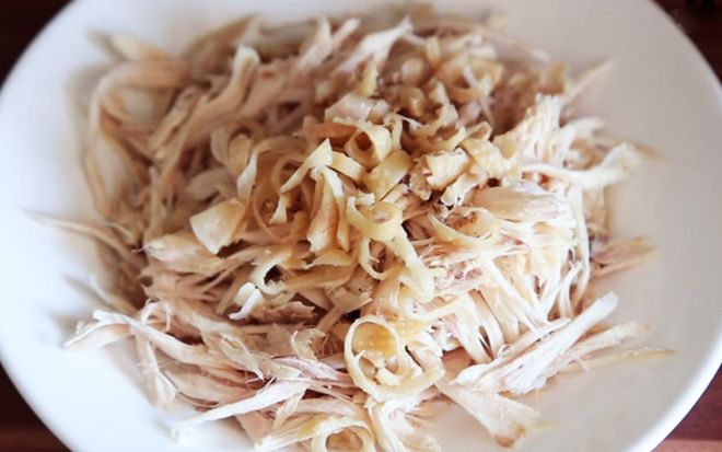 thịt gà xé phay