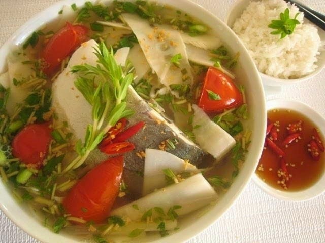 canh cá nấu măng chua