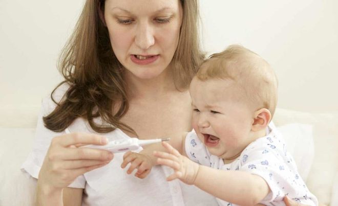 trường hợp bé sốt quá cao phải được cấp cứu ngay