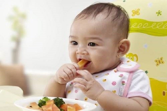 cho bé ăn hoa quả khi 8 tháng tuổi