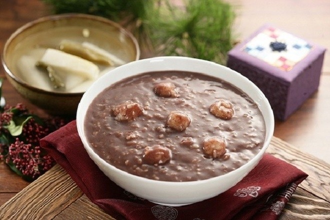cháo đậu đỏ trứng gà
