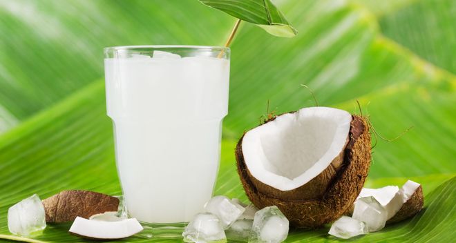 nước dừa hạ sốt