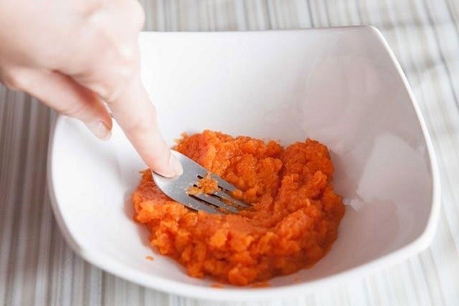 cà rốt hấp chín và tán nhuyễn