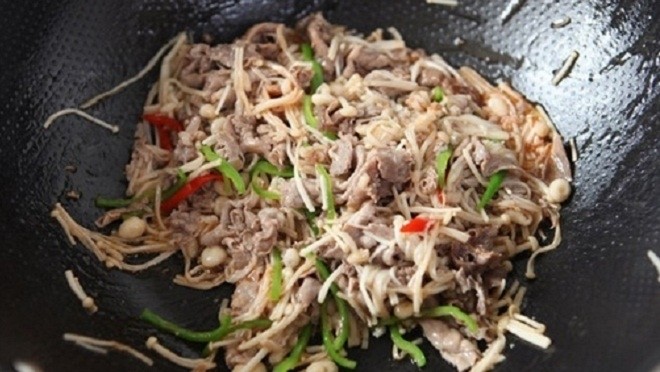 nấm xào thịt lợn