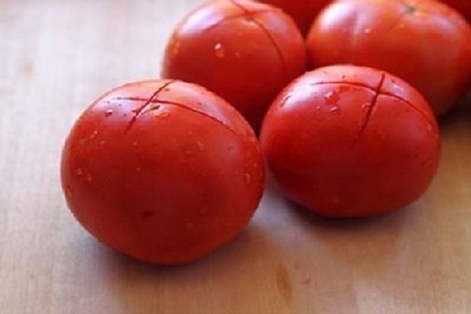 cà chua khía chữ thập