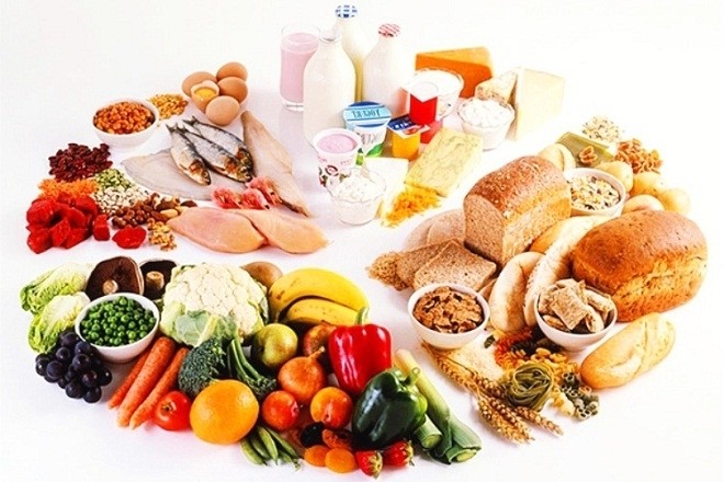 thực phẩm ăn dặm cho bé phải đủ 4 nhóm chất