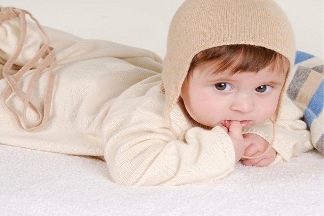 giữa ấm cho trẻ là một trong những chăm sóc trẻ sơ sinh mùa đông cực kỳ quan trọng
