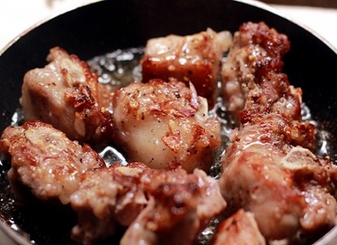 rán sườn chín đều hai mặt