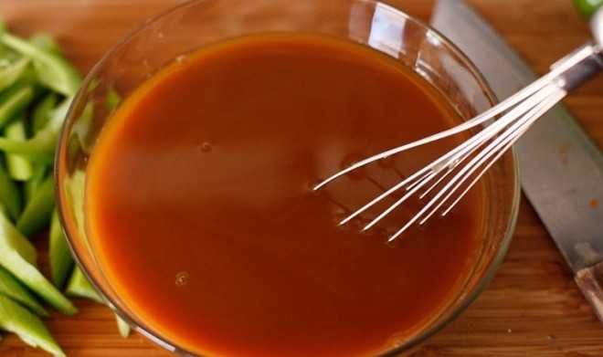 pha nước sốt chua ngọt