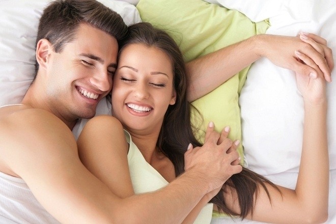 vợ chồng vui vẻ