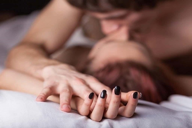 tư thế quan hệ của hai vợ chồng cũng quyết định sinh con gái