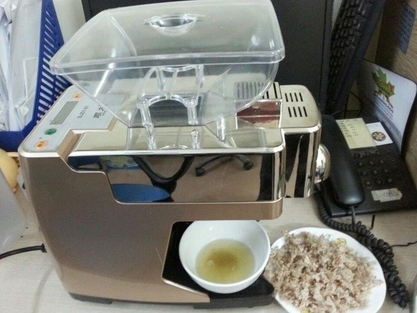 ép cơm dừa bằng máy ép trái cây