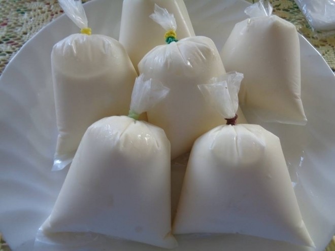nước cốt dừa trong túi nilong