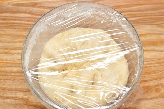 ủ bột khoảng 1 giờ để bột nở phồng lên
