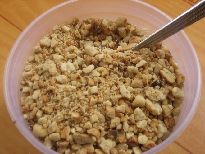 Lạc rang bạn đem giã nhỏ