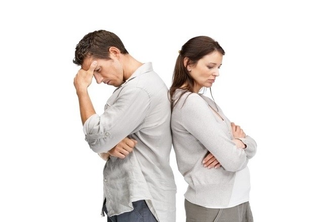 vợ chồng lo lắng không biết đặt tên con