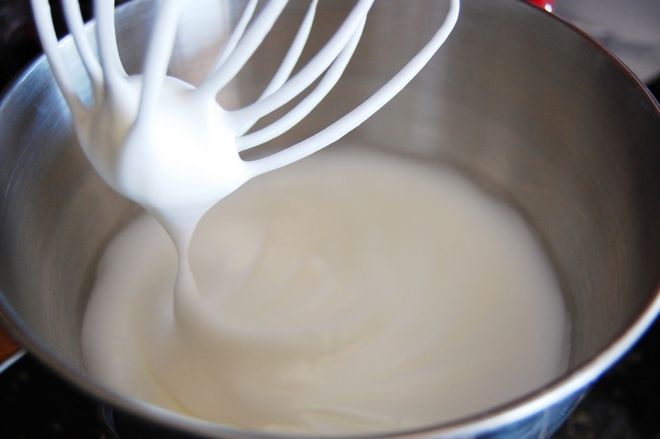 dùng phới đánh kem