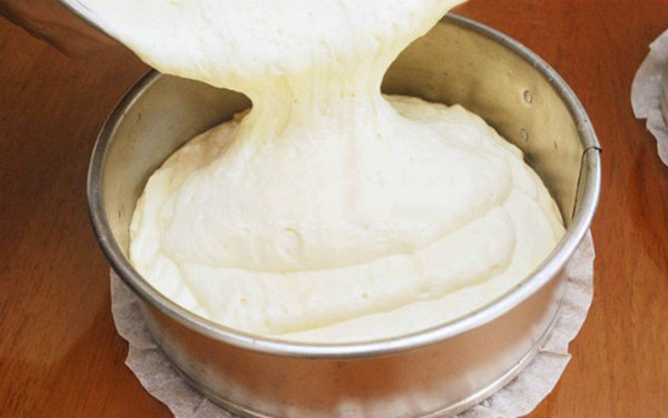 cho hỗn hợp vào khuôn