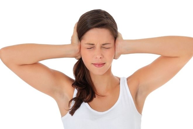 ép 2 tay massage tai