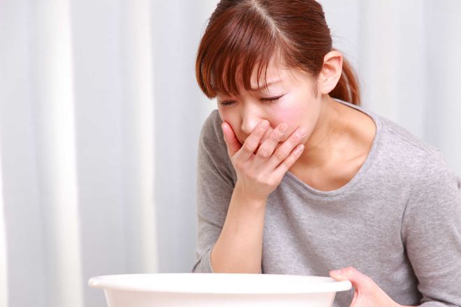 mẹ bầu mang thai bé trai ít buồn nôn ốm nghén hơn