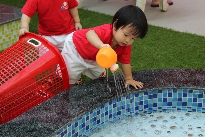 Bé muốn thể hiện bản thân