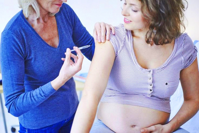 Bà bầu tiêm phòng uốn ván