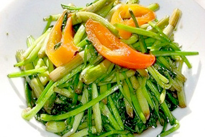 Rau cần xào tỏi và cà chua