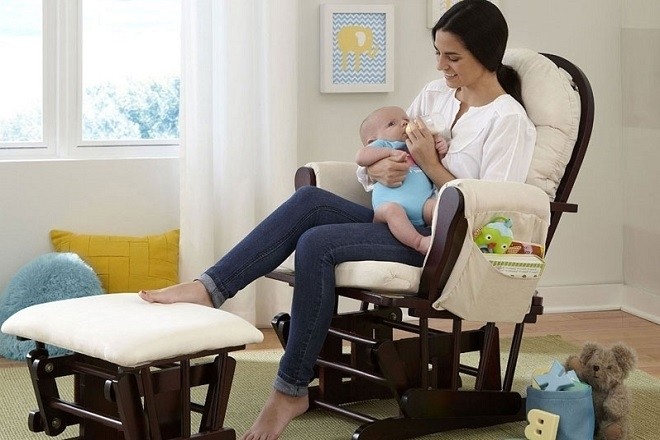 ghế ngồi thư giãn cho bà bầu chăm sóc con