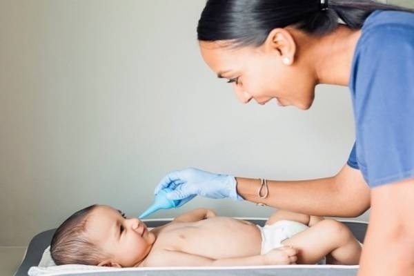 Cách trị nghẹt mũi cho trẻ sơ sinh nhanh khỏi nhất mà mẹ cần biết