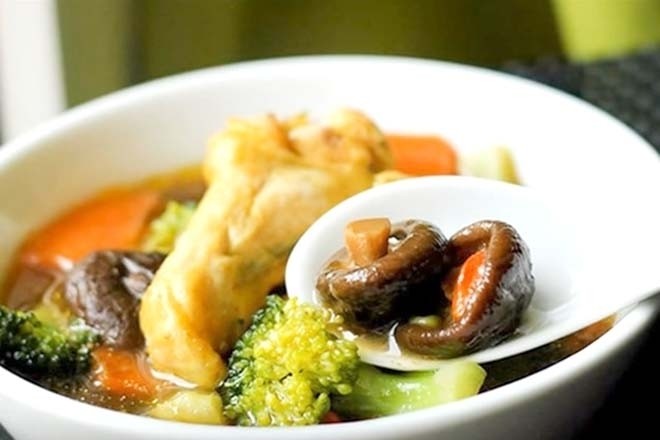 Gà nấu nấm hương ngon