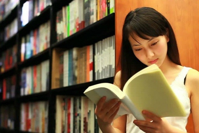 đọc sách về kiến thức sinh con