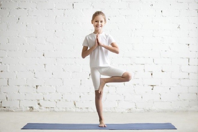 tư thế yoga cái cây