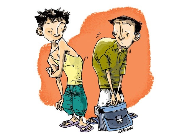 trẻ gù lưng do mang cặp nặng