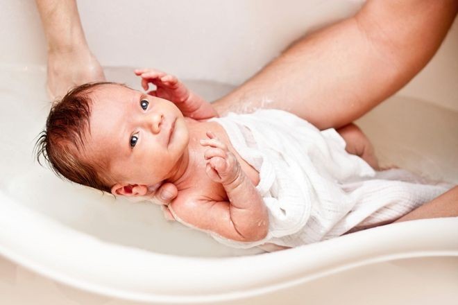 Cách chăm sóc trẻ sơ sinh dưới 1 tháng tuổi