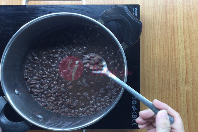 Đậu đỏ nấu đã chín bung