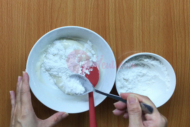 Trộn bột từ từ