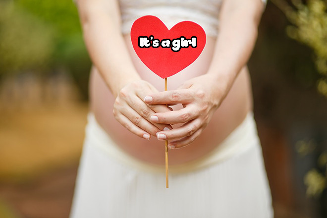 Mang thai bé gái