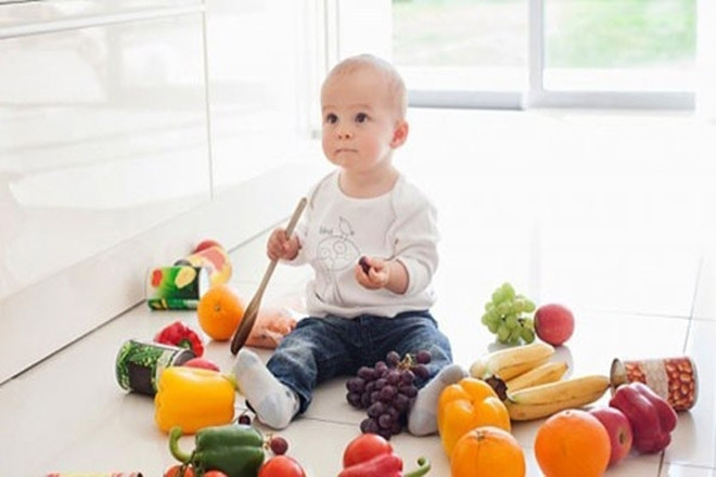 Bé 10 tháng tuổi biết làm gì