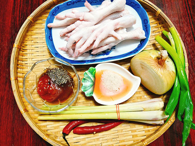 Nguyên liệu làm món chân gà xào chua ngọt