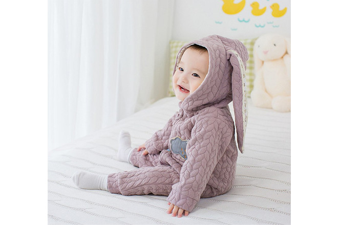 Trẻ cần được mặc quần áo ấm phù hợp