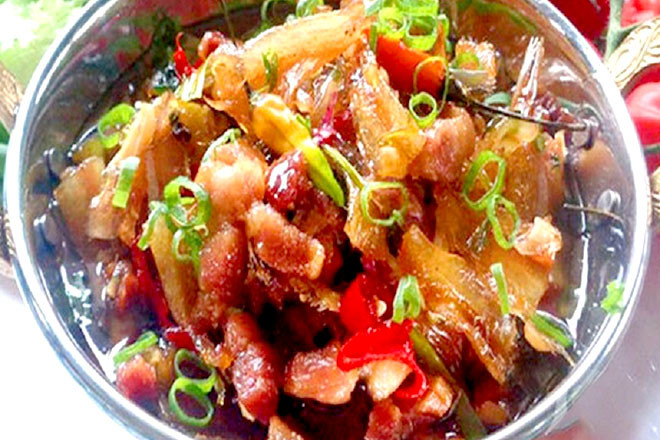 Cá khô kho quẹt