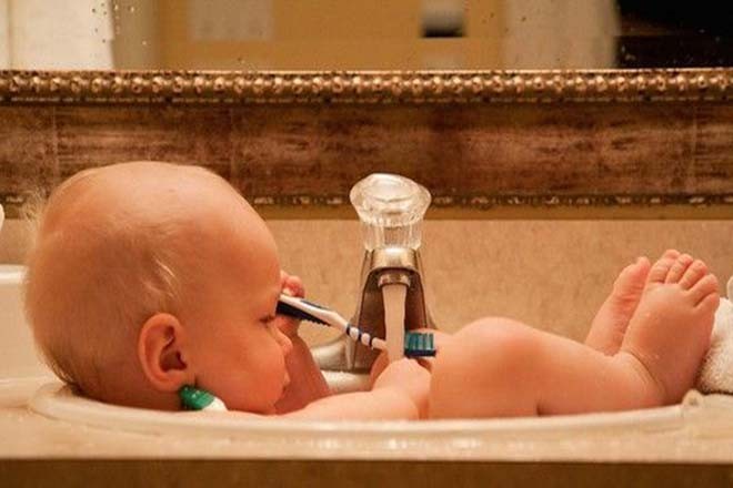Khi tắm cho con đừng bao giờ để bé một mình dù với bất cứ lý do gì