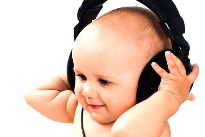 Bé nghe bài hát tập nói nhiều sẽ nhanh biết nói hơn cả trẻ cùng trang lứa