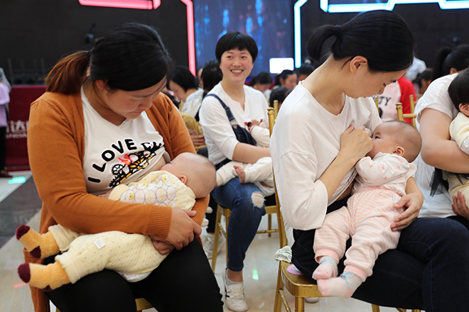 WHO và UNICEF phát hành các hướng dẫn mới khuyến khích việc nuôi con bằng sữa mẹ