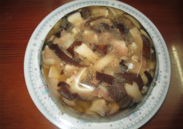 thịt nấu đông