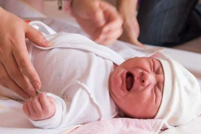 Bé khóc có thể là vì đói