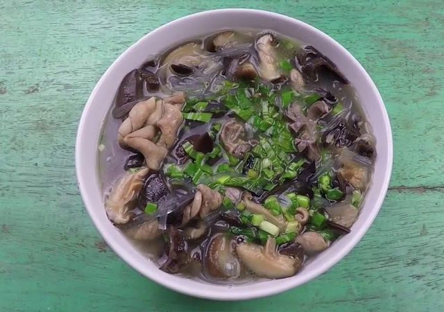 Bát canh miến lòng gà