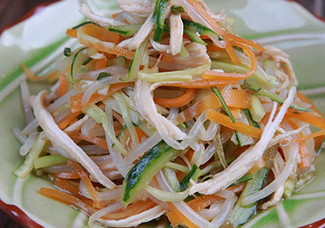 gỏi gà trộn rau