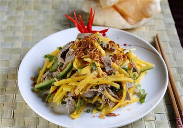 Gỏi xoài và thịt bò