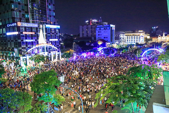 Phố đi bộ Nguyễn Huệ Tp. HCM Noel 2018